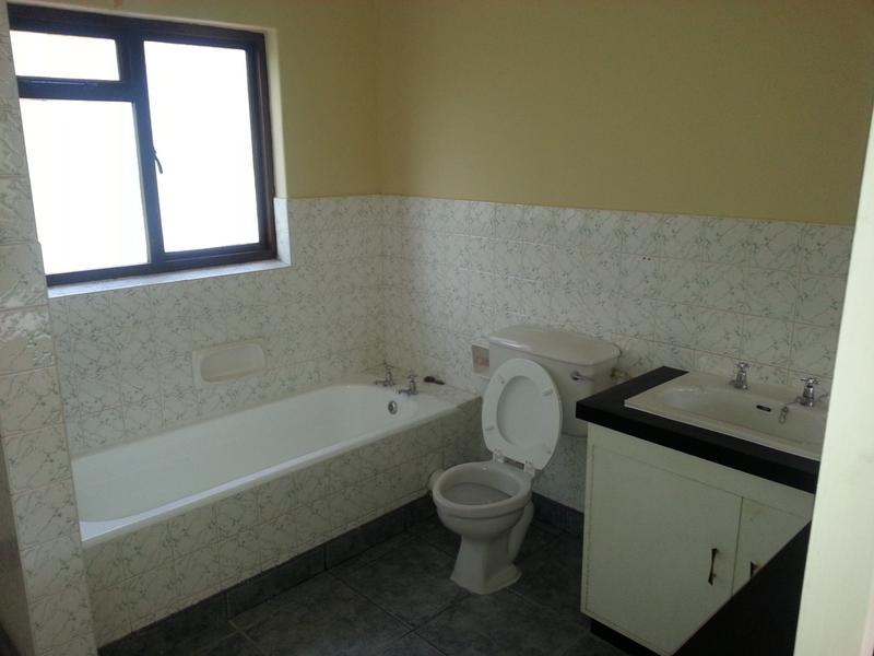 To Let 4 Bedroom Property for Rent in Monte Vista Western Cape